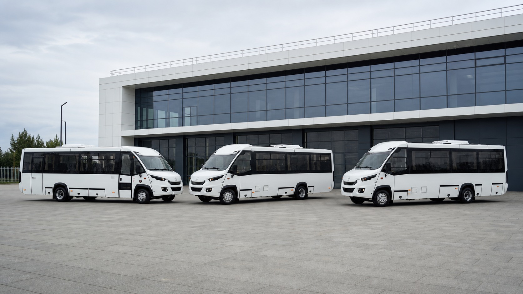 Белый автобус НЕМАН на 29–30 мест для коммерческих перевозок